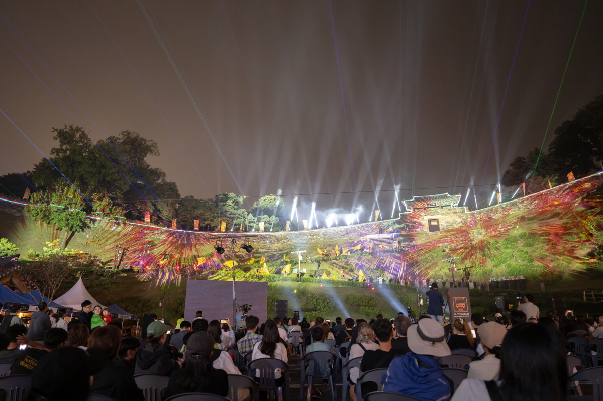 2025년 백제문화제 기간 공산성 미디어아트 전경. 사진= 공주시 제공