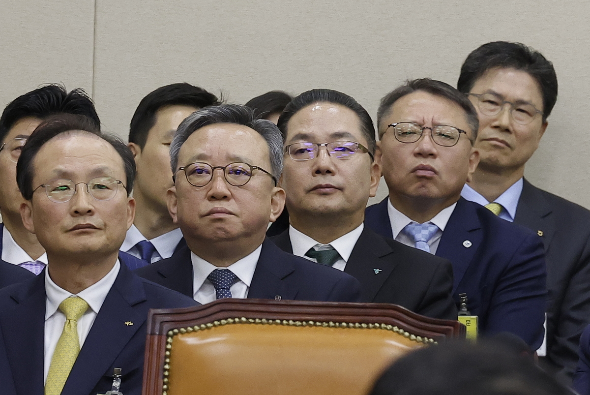 19일 서울 여의도 국회에서 열린 정무위원회의 금융감독원 등에 대한 국정감사에서 이환주 KB국민은행장과 정상혁 신한은행장, 이호성 하나은행장, 정진완 우리은행장, 강태영 NH농협은행장이 출석해있다. 뉴시스