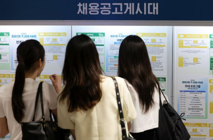 정년 1년 연장되면 고령 정규직 5만명 은퇴 미뤄질 듯