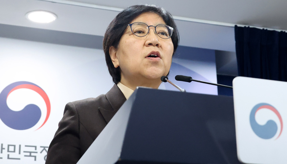 정은경 보건복지부 장관이 10일 오후 서울 종로구 정부서울청사에서 '2027학년도 이후 의사인력 양성규모' 발표를 하고 있다. 뉴시스