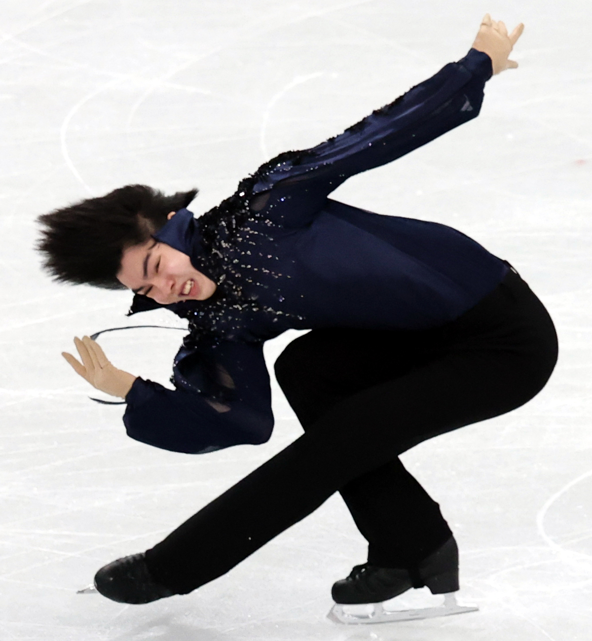 이탈리아 밀라노 아이스 스케이팅 아레나 경기장에서 열린 2026 밀라노·코르티나담페초 동계올림픽 피겨스케이팅 남자 싱글 쇼트프로그램에서 차준환 선수가 경기를 마친 후 인사를 하고 있다. 밀라노=뉴시스