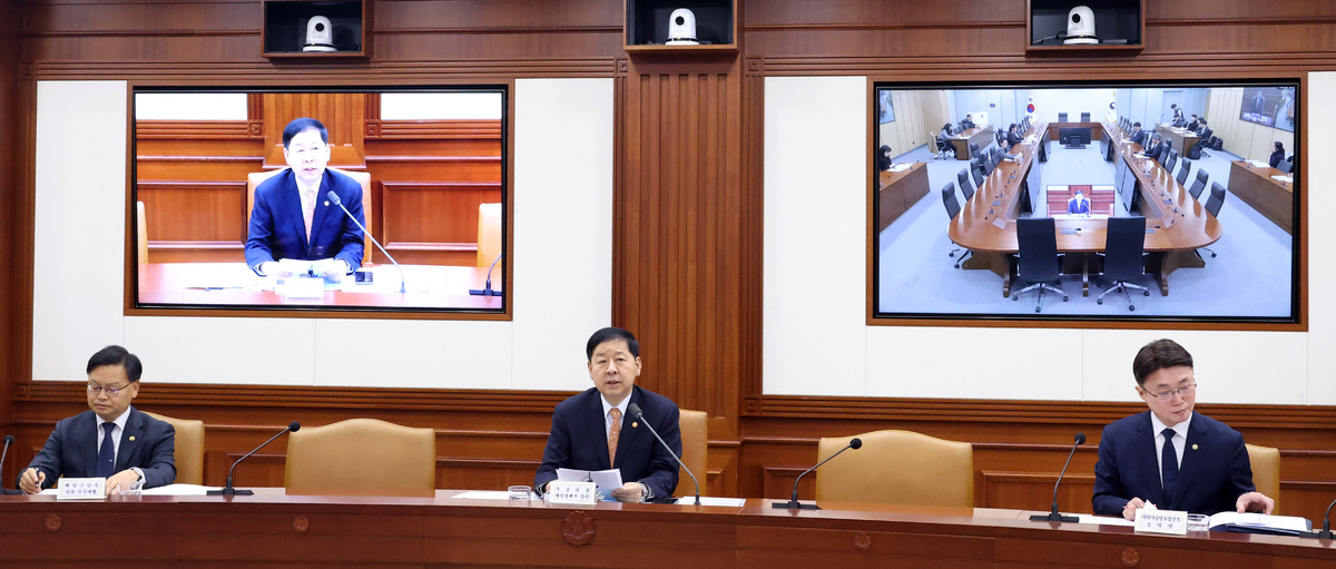 구윤철 부총리 겸 재정경제부 장관이 11일 오전 서울 종로구 정부서울청사에서 열린 '민생물가 특별관리 관계장관TF' 회의를 주재하고 있다. 뉴시스