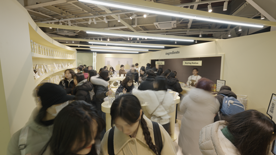 인파가 대거 몰린 ‘온그리디언츠 이너글로우 VIP 라운지’ 현장. 온그리디언츠 제공