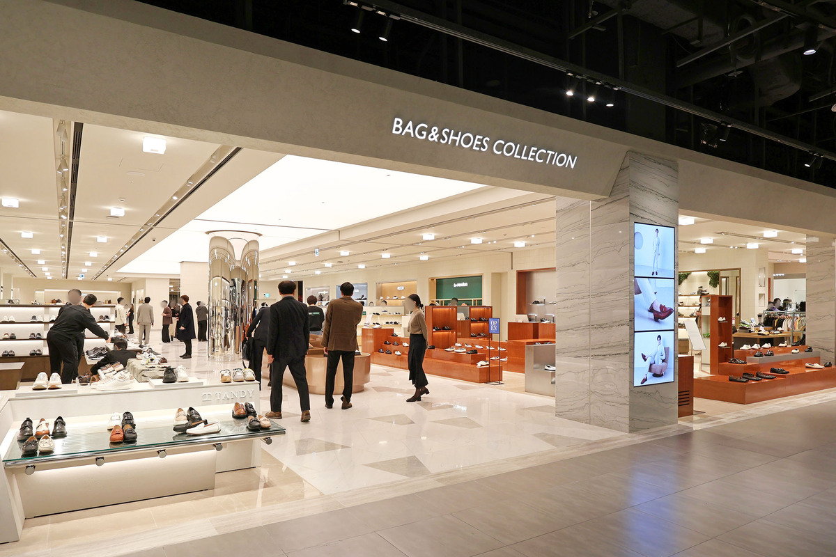 대규신세계가 최근 리뉴얼 오픈한 잡화·슈즈 매장 전경. 신세계백화점 제공