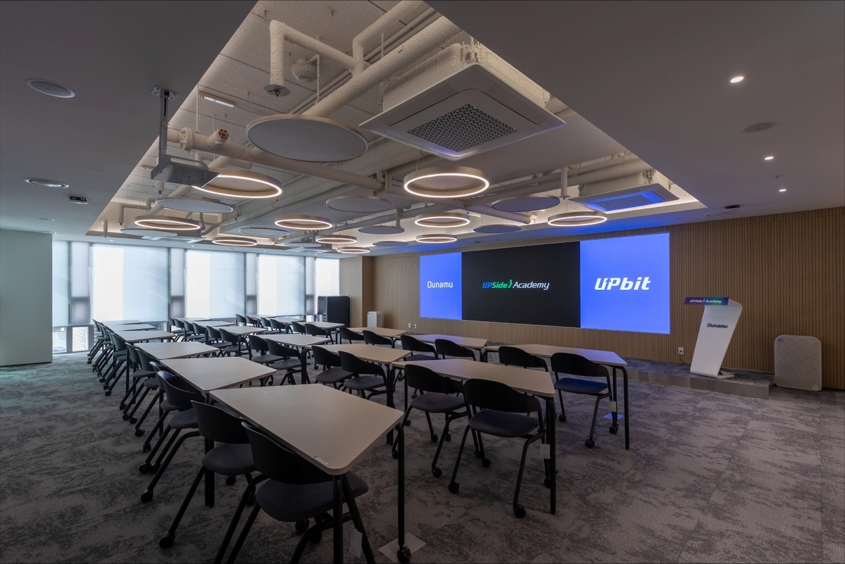 두나무는 이번 4기 과정 출범에 맞춰 서울 역삼동에 전용 교육장인 ‘업 스페이스(UP Space)’를 개장하고 차세대 보안 인재 양성을 위해 힘쓴다. 두나무 제공