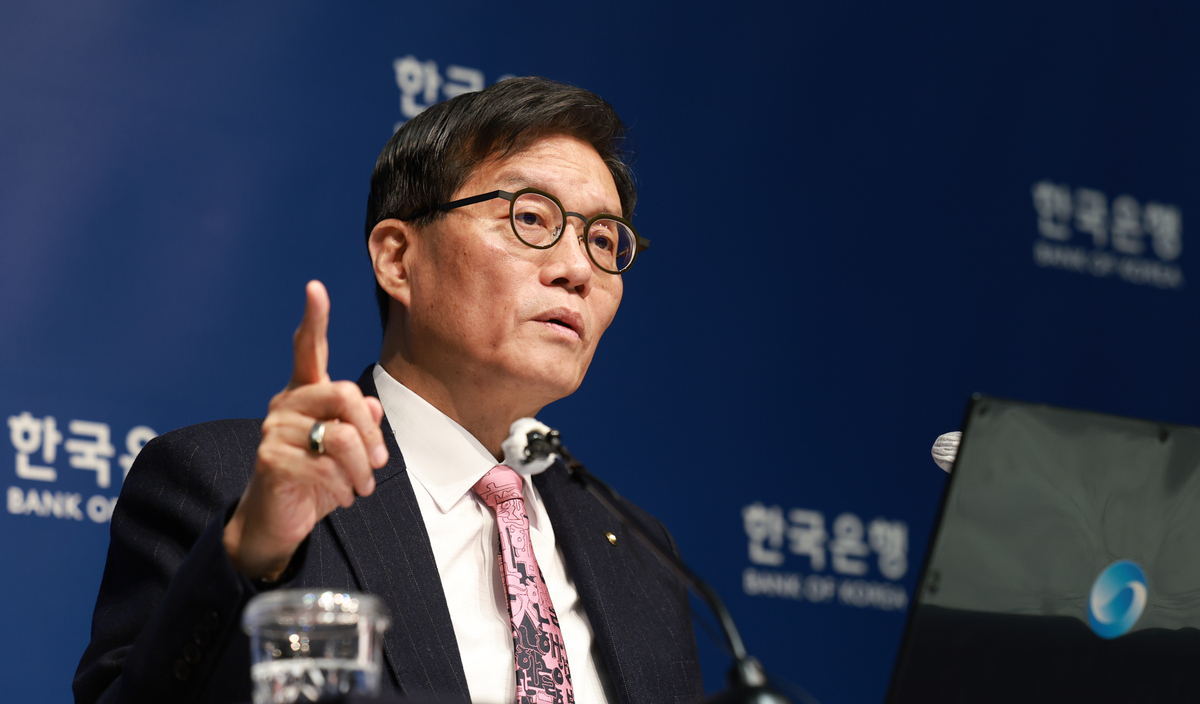 이창용 한국은행 총재가 26일 서울 중구 한국은행 본관에서 열린 기자간담회에서 발언하고 있다. 한국은행 제공