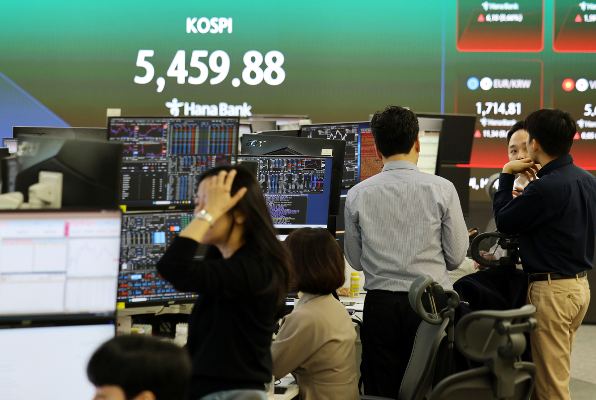 4일 오전 서울 중구 하나은행 딜링룸. 뉴시스