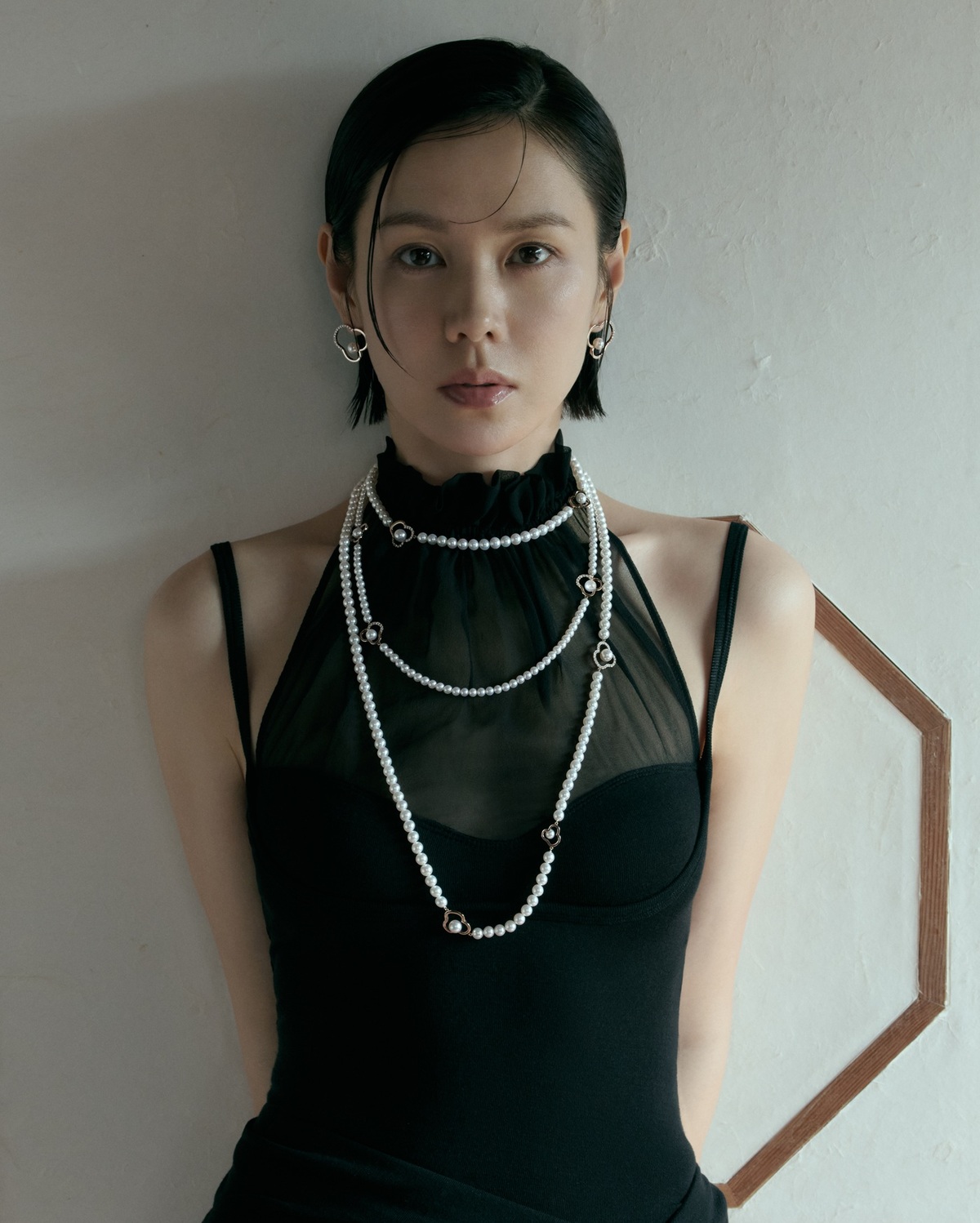 chants&nbsp;signature&nbsp;Necklace,&nbsp;chants&nbsp;signature&nbsp;large&nbsp;Earrings. 사진=타사키