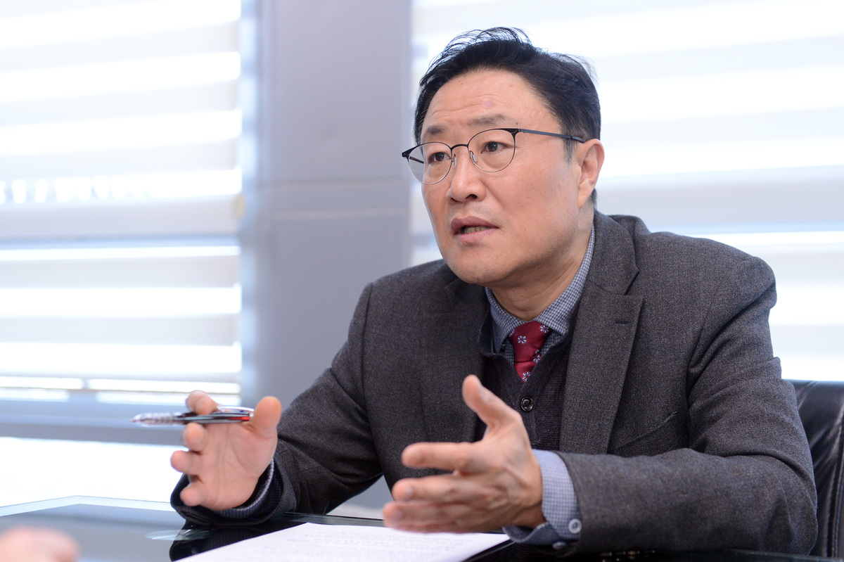 허성호 인투씨엔에스 대표가 동물병원 EMR 시스템 인투벳을 설명하고 있다. 김두홍 기자