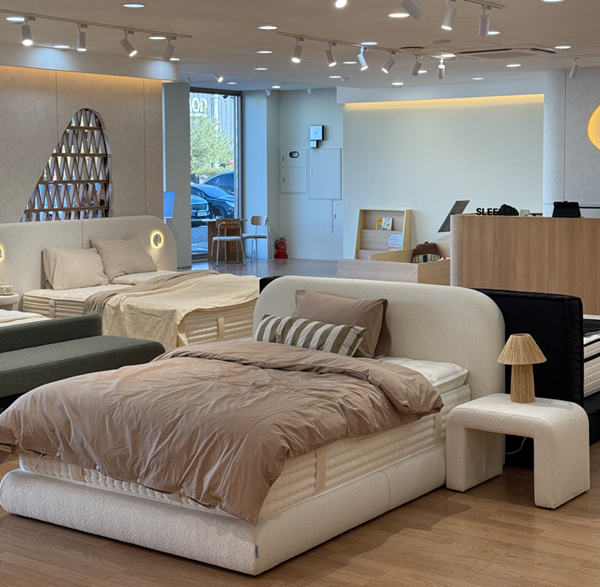 일산 쇼룸 티라 제품 모습. 사진=슬립퍼