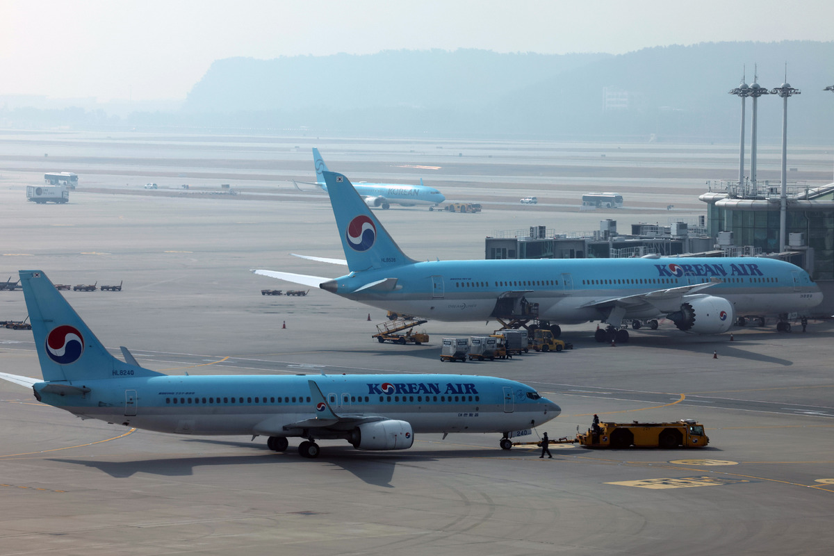 미국·이스라엘과 이란 전쟁 여파로 국제유가가 급등하면서 4월 유류할증료가 큰 폭으로 상승한 가운데 16일 인천국제공항 계류장에 항공기들이 운항 준비를 하고 있다. 뉴시스