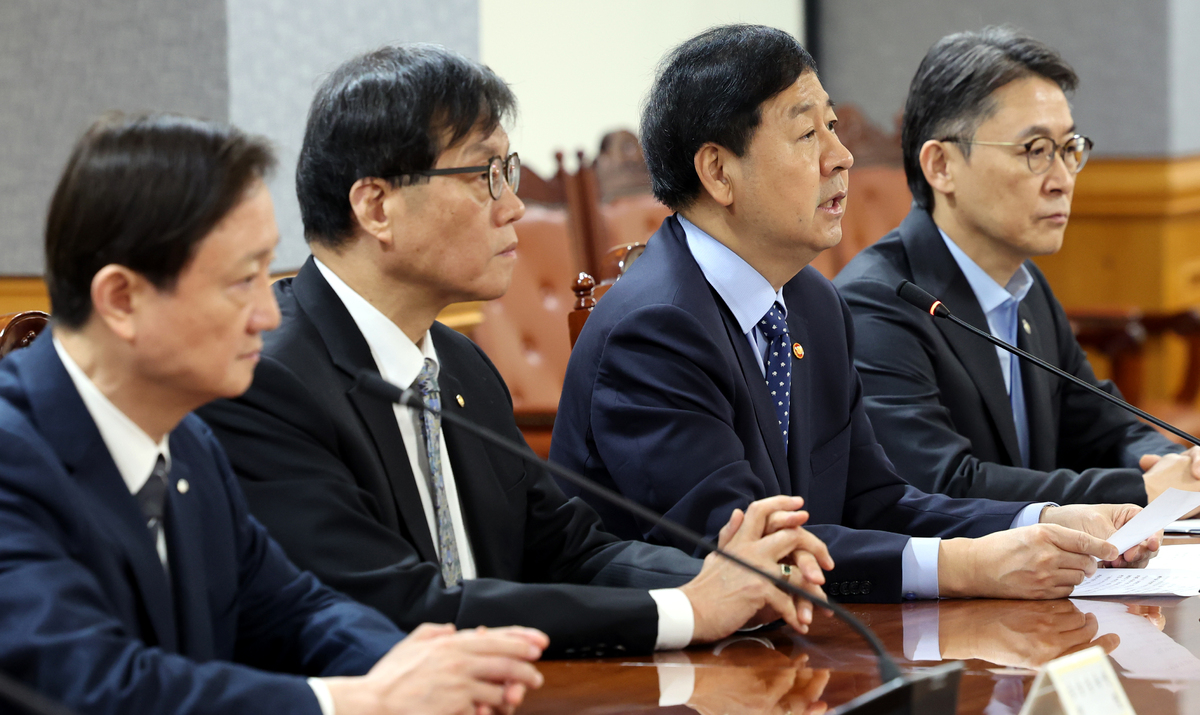 구윤철 경제부총리가 19일 서울 중구 은행회관에서 열린 확대거시경제금융회의에서 모두발언을 하고 있다. 뉴시스