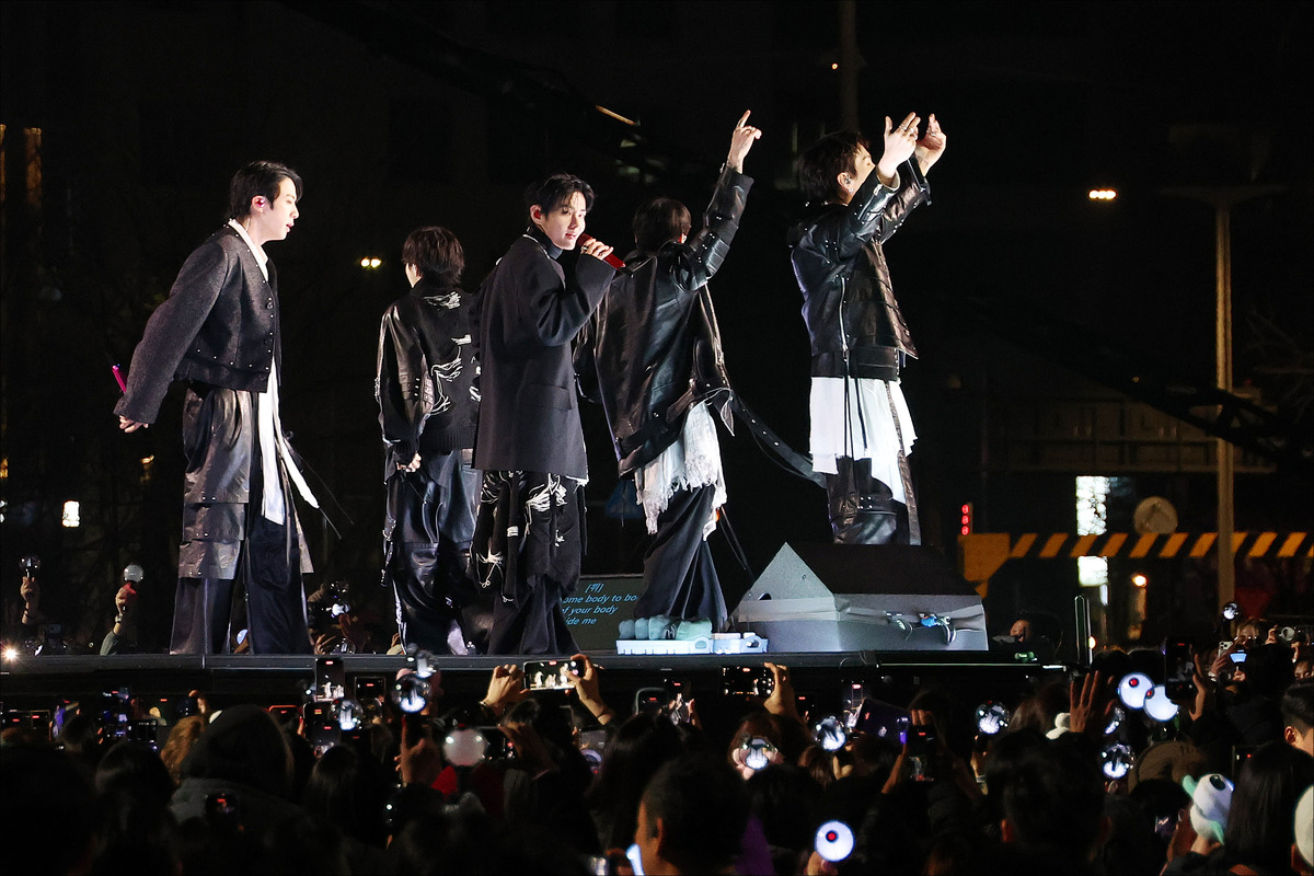 [BTS 컴백] 4만여명 환호 속 BTS 컴백 공연 성황리 마무리…“킵 스위밍' 하면 해답 찾을 것”
