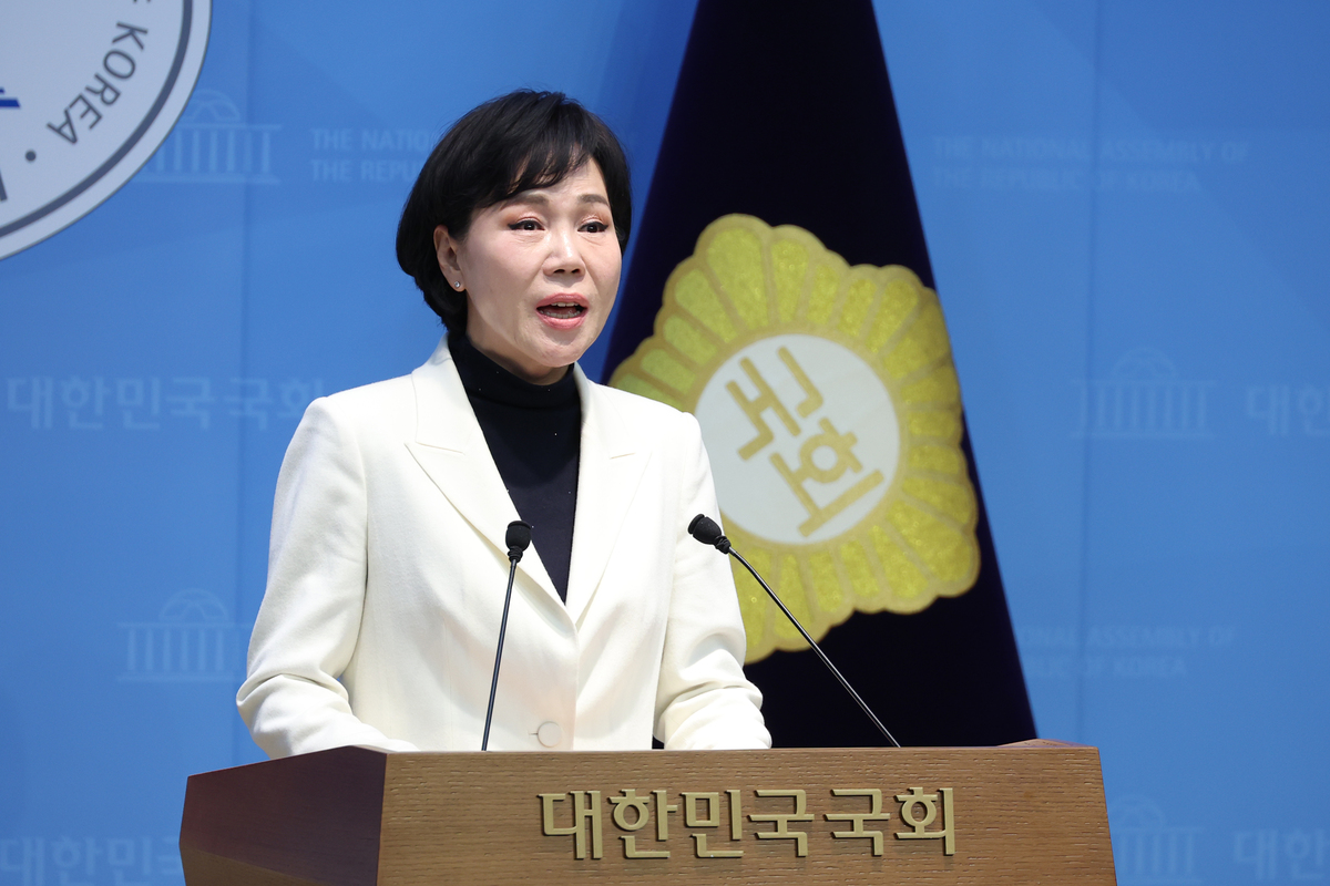 전현희 더불어민주당 서울시장 경선 후보가 22일 서울 여의도 국회 소통관에서 현안 기자회견을 하고 있다. 뉴시스