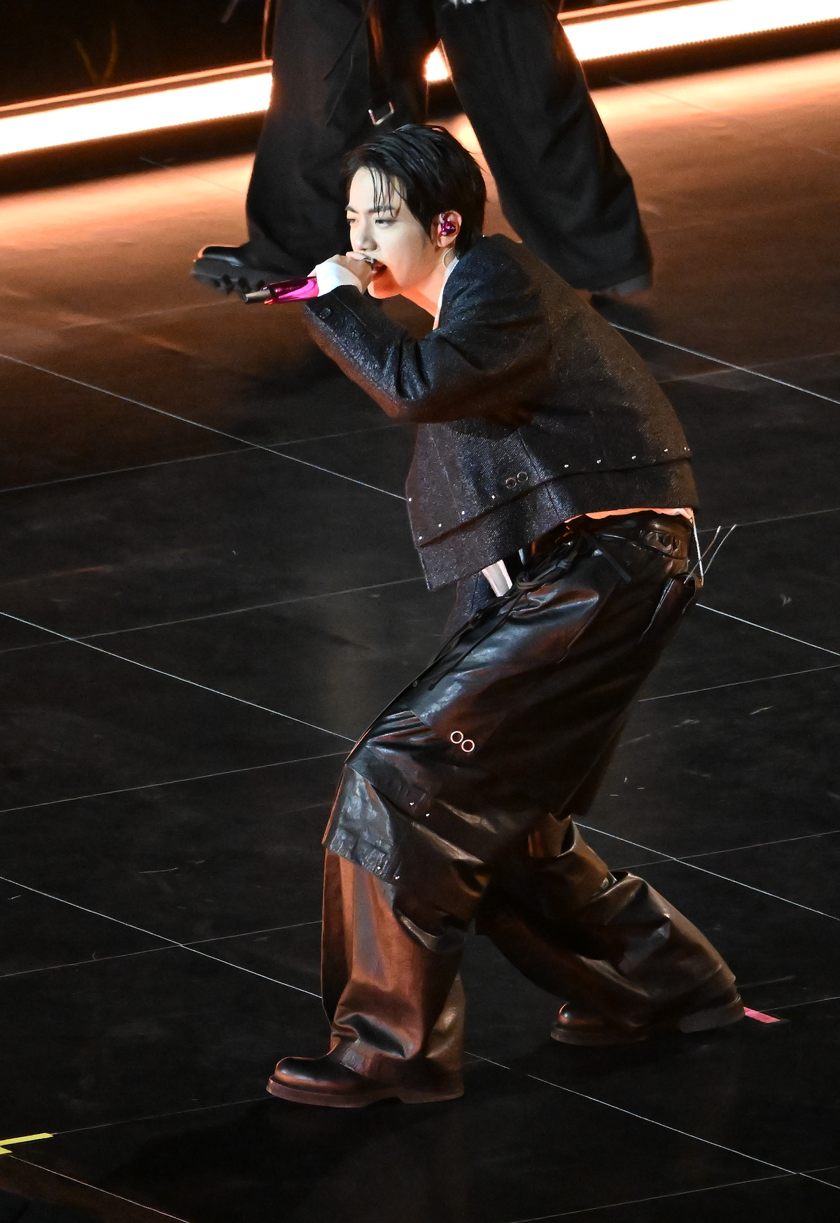 그룹 방탄소년단(BTS) 진이 광화문 광장에서 'BTS&nbsp;컴백 라이브: 아리랑'(BTS&nbsp;THE&nbsp;COMEBACK&nbsp;LIVE&nbsp;|&nbsp;ARIRANG) 공연을 펼치고 있다. 2026.03.21. 사진공동취재단