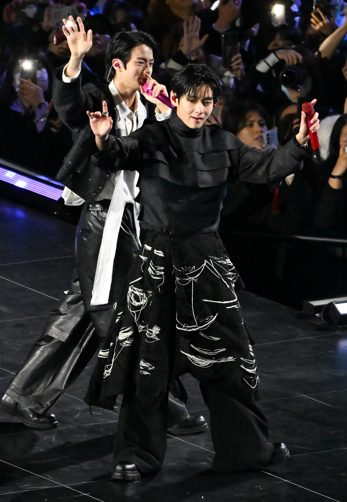 그룹 방탄소년단(BTS) 뷔가 서울 광화문 광장에서 무료 복귀 공연&nbsp;'BTS&nbsp;컴백 라이브: 아리랑'(BTS&nbsp;THE&nbsp;COMEBACK&nbsp;LIVE&nbsp;|&nbsp;ARIRANG) 공연을 펼치고 있다. 2026.03.21. 사진공동취재단