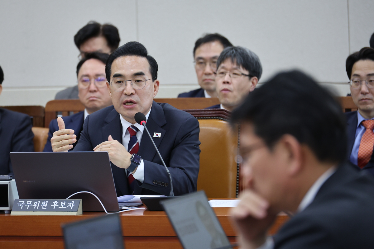 박홍근 기획예산처 장관 후보자가 23일 오후 서울 여의도 국회에서 열린 재정경제획위원회의 인사청문회에서 의원질의에 답변을 하고 있다. 뉴시스