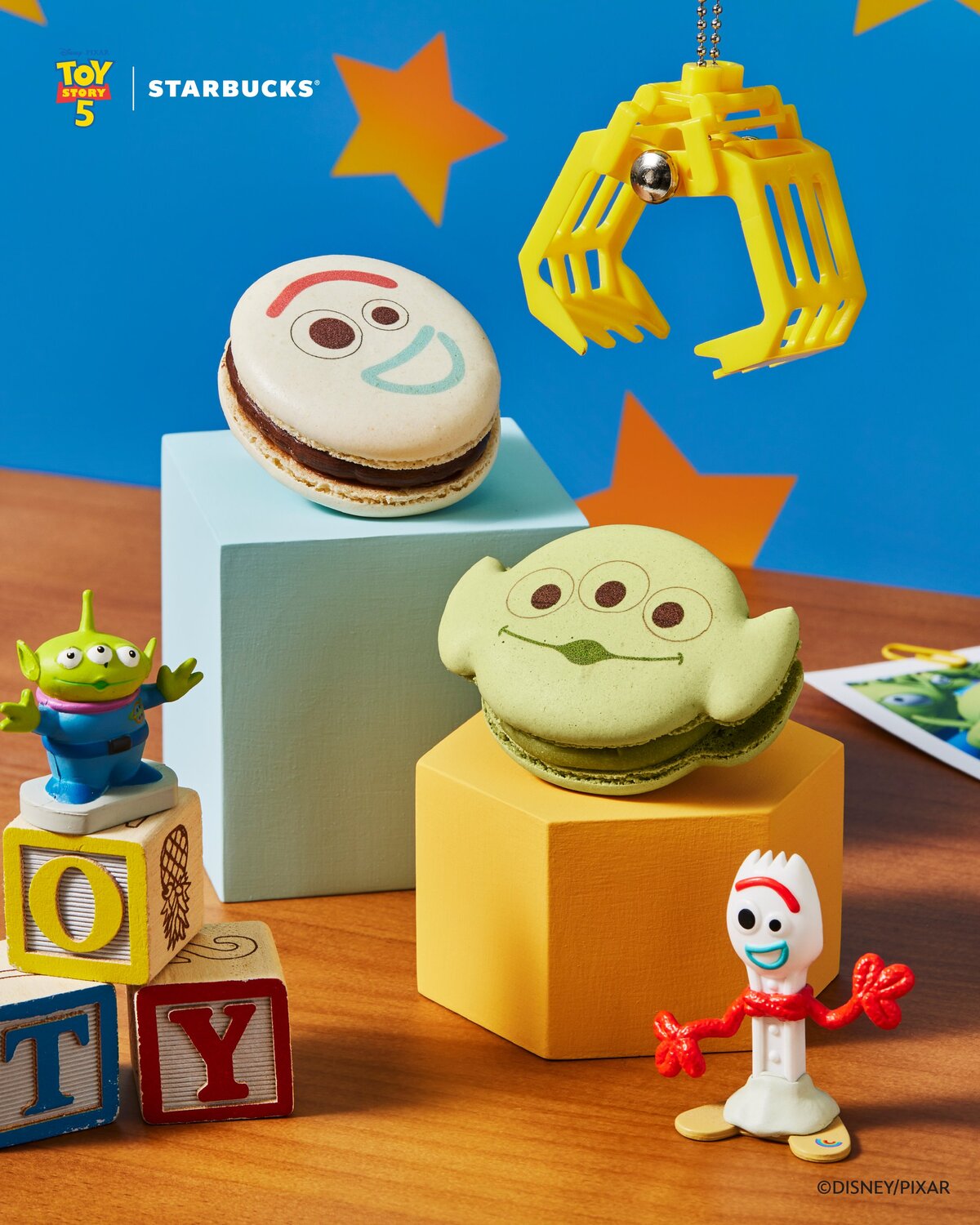 포키 헤이즐넛 마카롱과&nbsp;알린 피스타치오 마카롱. 스타벅스 제공