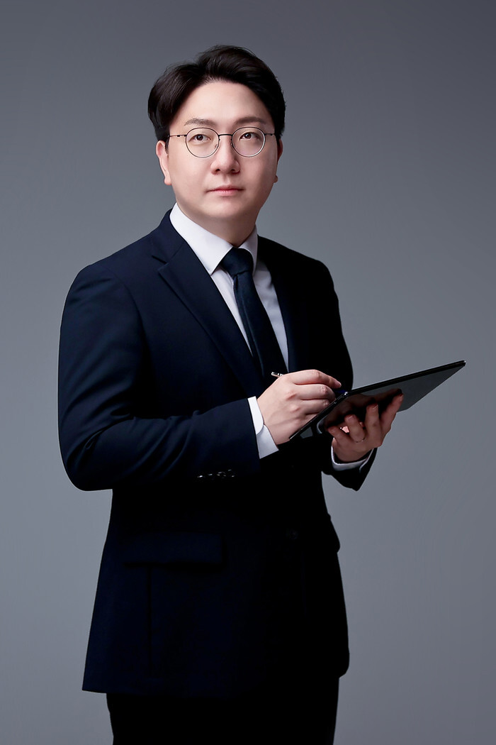 신인규&nbsp;변호사. 사진=올인크루