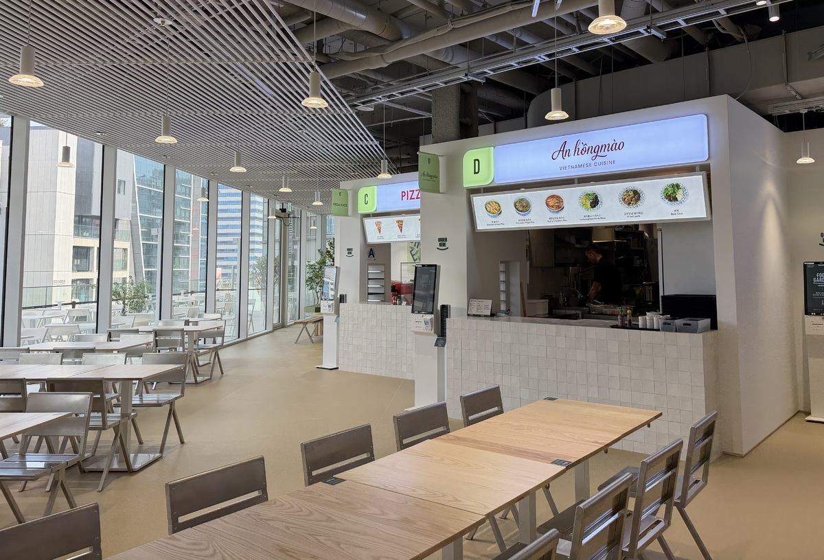 탁 트인 채광이 돋보이는 4층 푸드 가든에서는 미식을 통한 새로운 즐거움을 선사한다. 이화연 기자