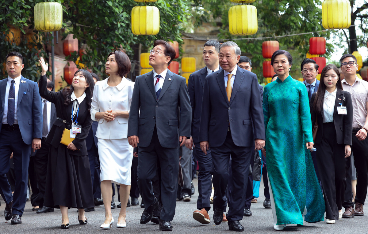 이재명 대통령, 베트남서 정상 친교·미래산업 협력 강화