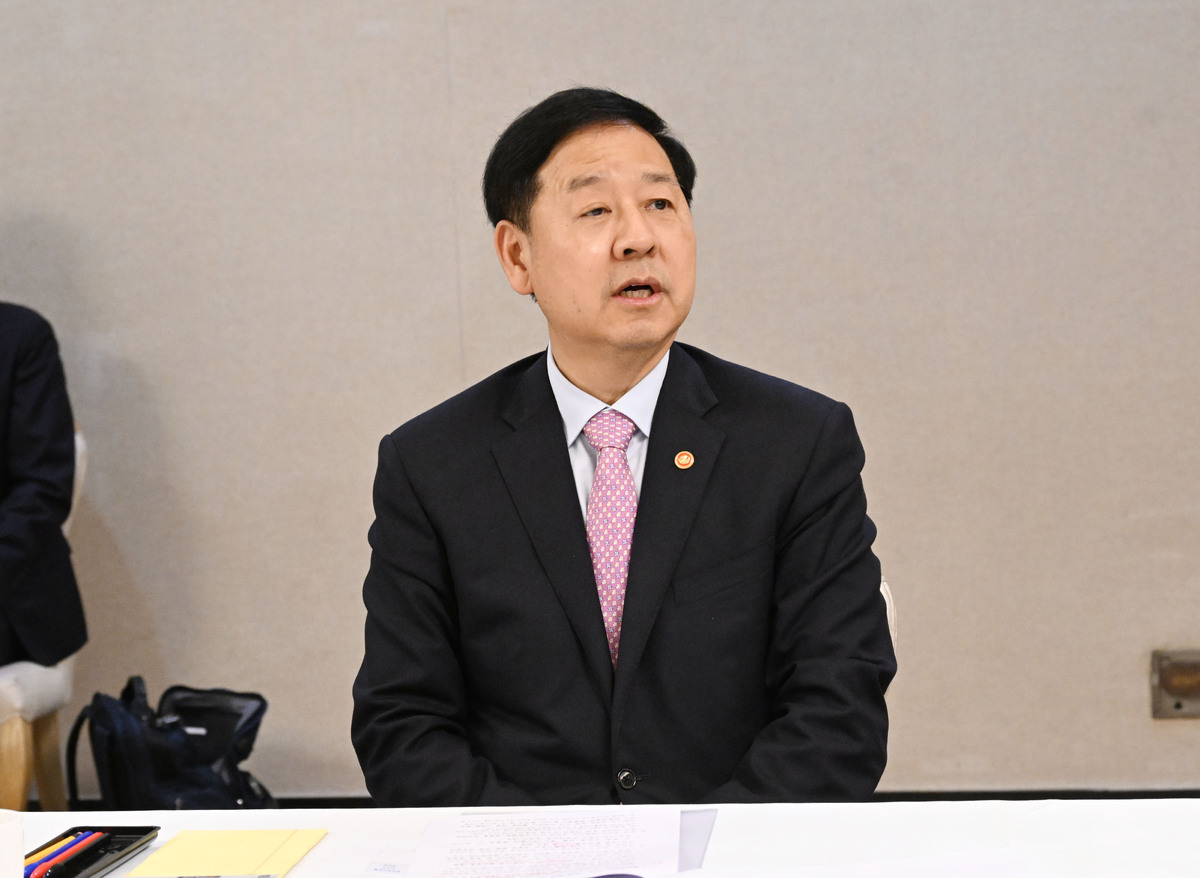 구윤철 경제부총리 겸 재정경제부 장관이 12일 서울 종로구 정부서울청사에서 열린 외환시장 제도개선 관련 금융기관장 간담회에서 발언하고 있다. 재정경제부 제공