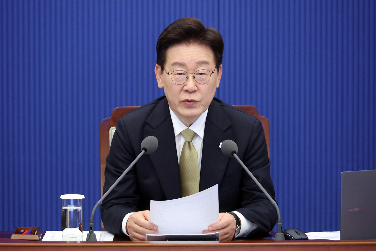이재명 대통령이 14일 청와대에서 열린 수석보좌관회의에서 발언하고 있다. 청와대통신사진기자단