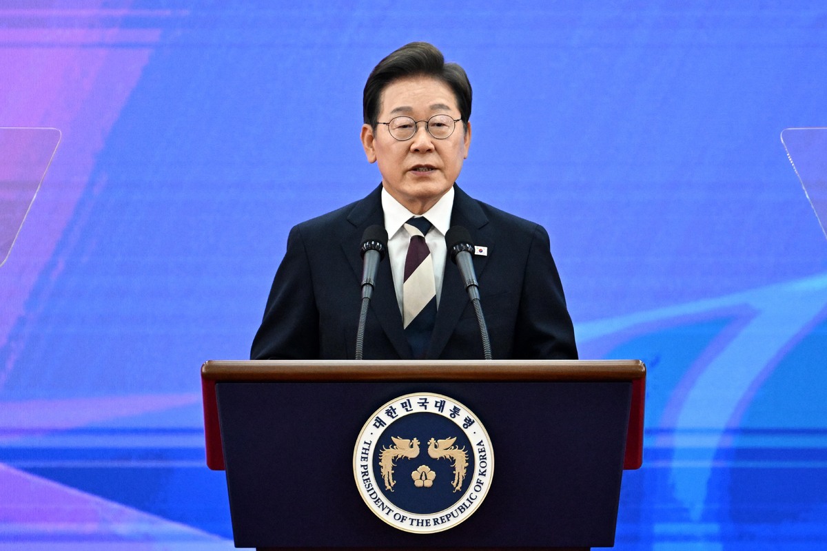 이재명 대통령이 지난해 6월 4일 서울 여의도 국회 로텐더홀에서 열린 제21대 대통령 취임선서에서 선서를 하고 있다. 뉴시스