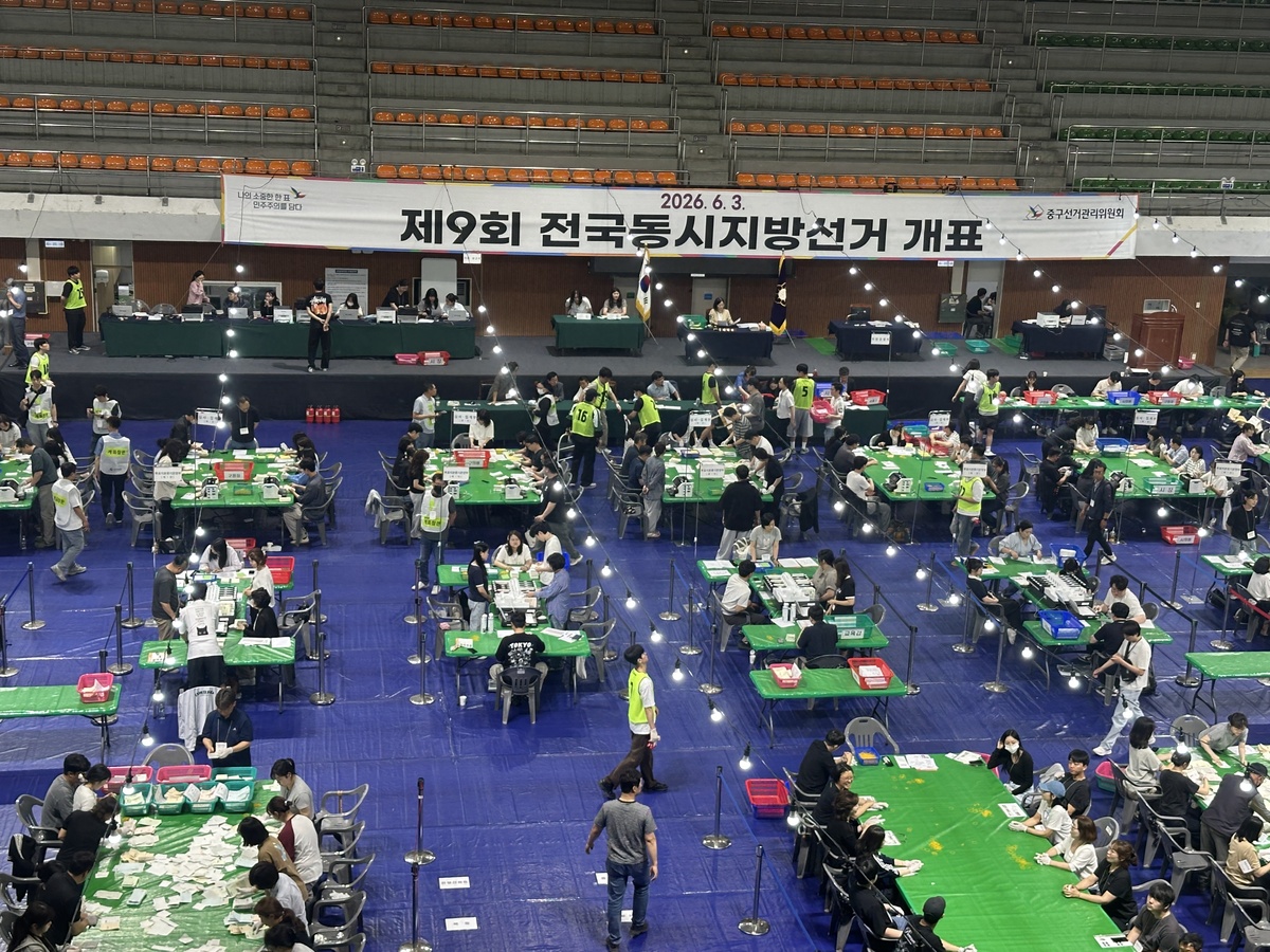 [6·3 지방선거] 민주, 경기·인천·부산 등 12곳 승리…국힘, 서울·대구 등 4곳 수성