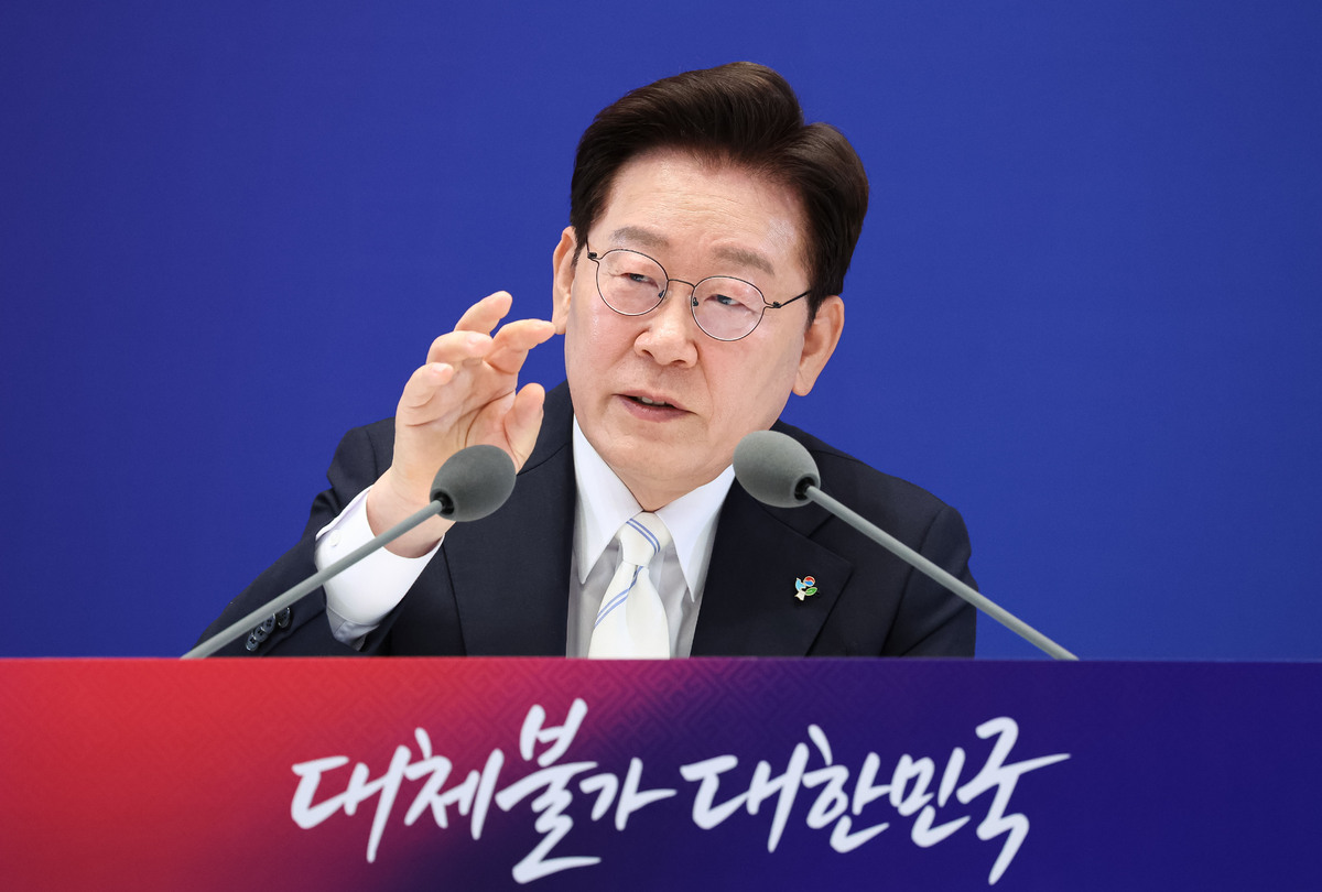 이재명 대통령이 8일 청와대 영빈관에서 열린 취임 1주년 기자회견 '대체불가 대한민국'에서 발언하고 있다. 뉴시스