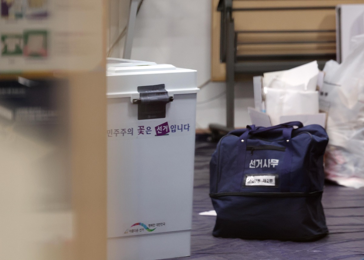 서울 송파구 잠실7동 제2투표소에 투표함이 놓여져 있다. 사진=뉴시스