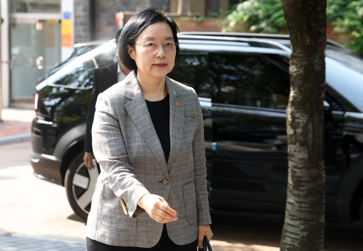 한성숙 국무총리 후보자가 11일 서울 종로구 금융감독원 연수원에 마련된 인사청문회 준비사무실로 출근하고 있다. 뉴시스