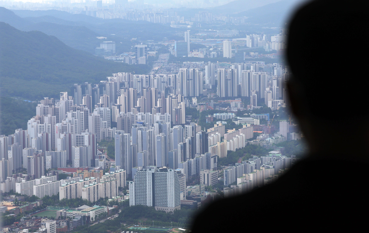 서울 송파구 롯데월드타워 서울스카이에서 바라본 강남 3구 아파트 모습. 뉴시스