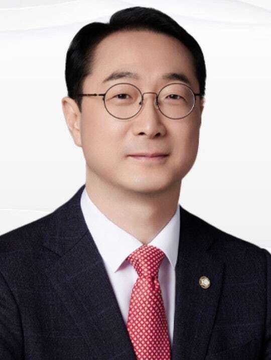김건 국민의힘 의원이 가해자 정보 스토킹 피해자에게 자동통보되는 ‘스토킹 피해자 안심법’을 발의했다.