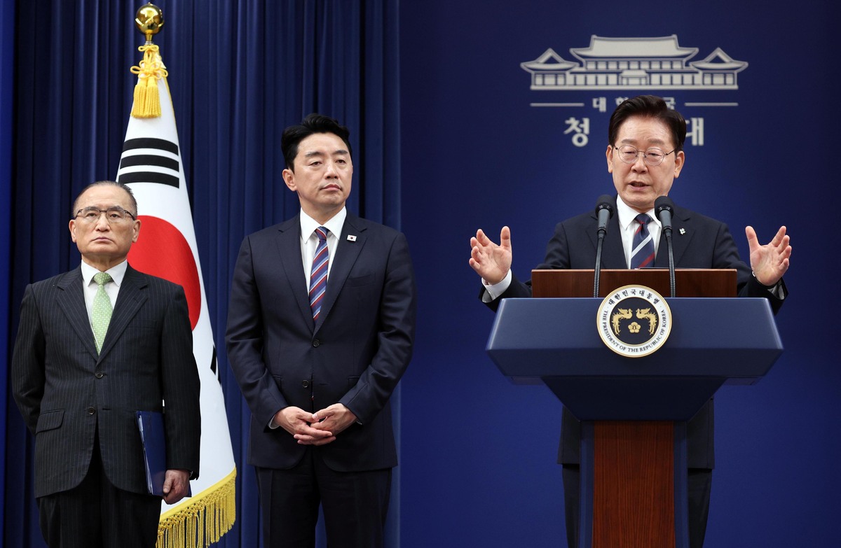 이 대통령 “선관위, 원포인트 개헌이라도 해야 하지 않나”