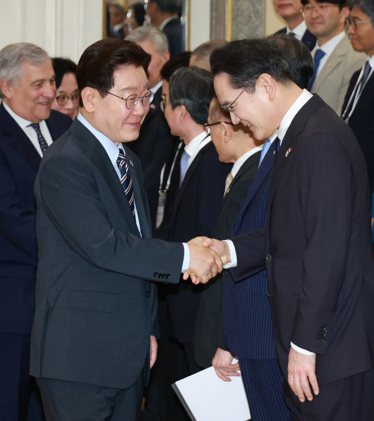 李 대통령-이재용 회장 회동…비수도권 반도체 투자 논의