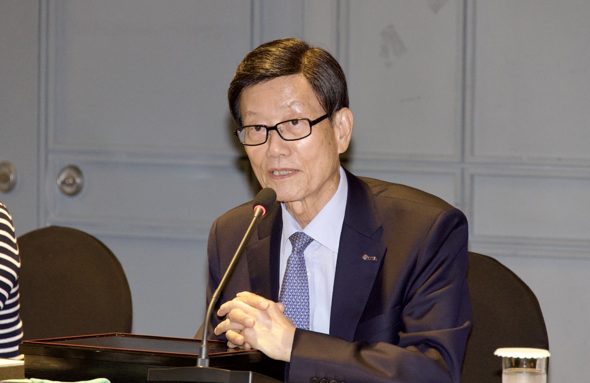 한국무역협회(KITA)가 2일 광주 홀리데이인 호텔에서 개최한 전남광주 수출기업 간담회에서 윤진식 한국무역협회 회장이 인사말을 하고 있다.