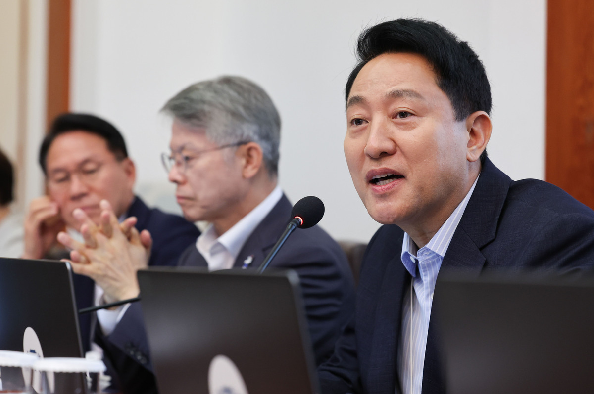 오세훈 서울시장이 14일 청와대에서 열린 국무회의에서 자료 제출 관련 발언하고 있다. 뉴시스
