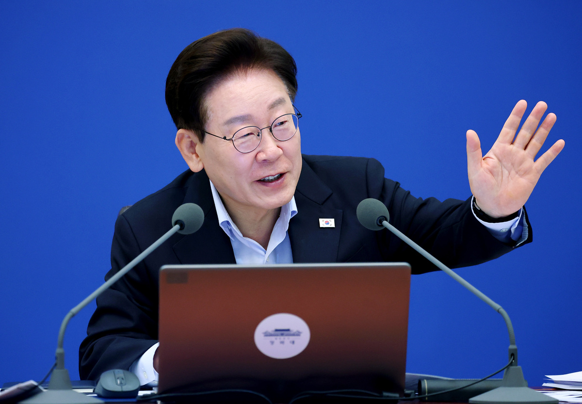이재명 대통령이 지난 21일 청와대에서 열린 국무회의에서 발언하고 있다. 뉴시스