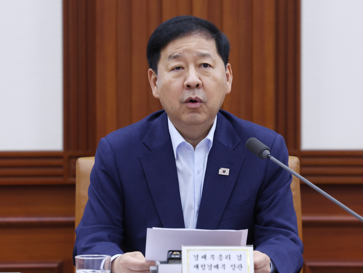 구윤철 경제부총리 겸 재정경제부 장관이 24일 서울 종로구 정부서울청사에서 민생물가 특별관리 관계장관TF 회의를 주재하고 있다. 뉴시스