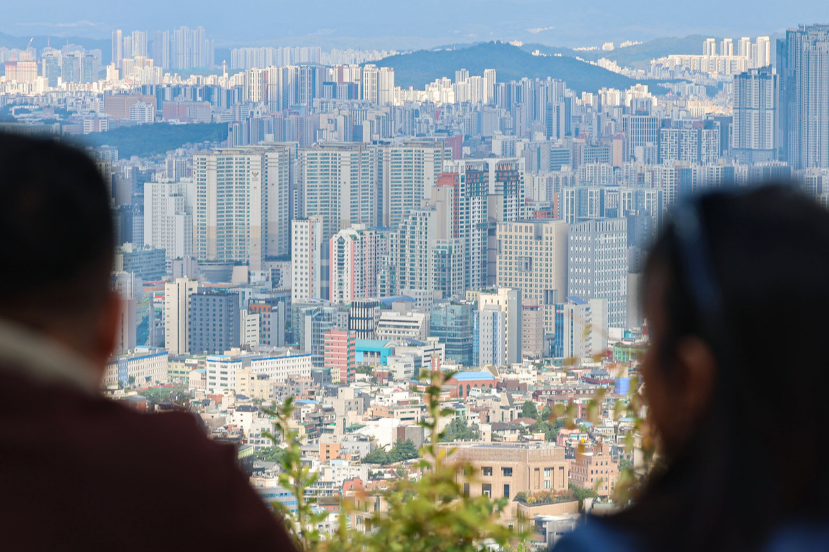 서울 남산에서 아파트단지가 보이고 있다. 뉴시스