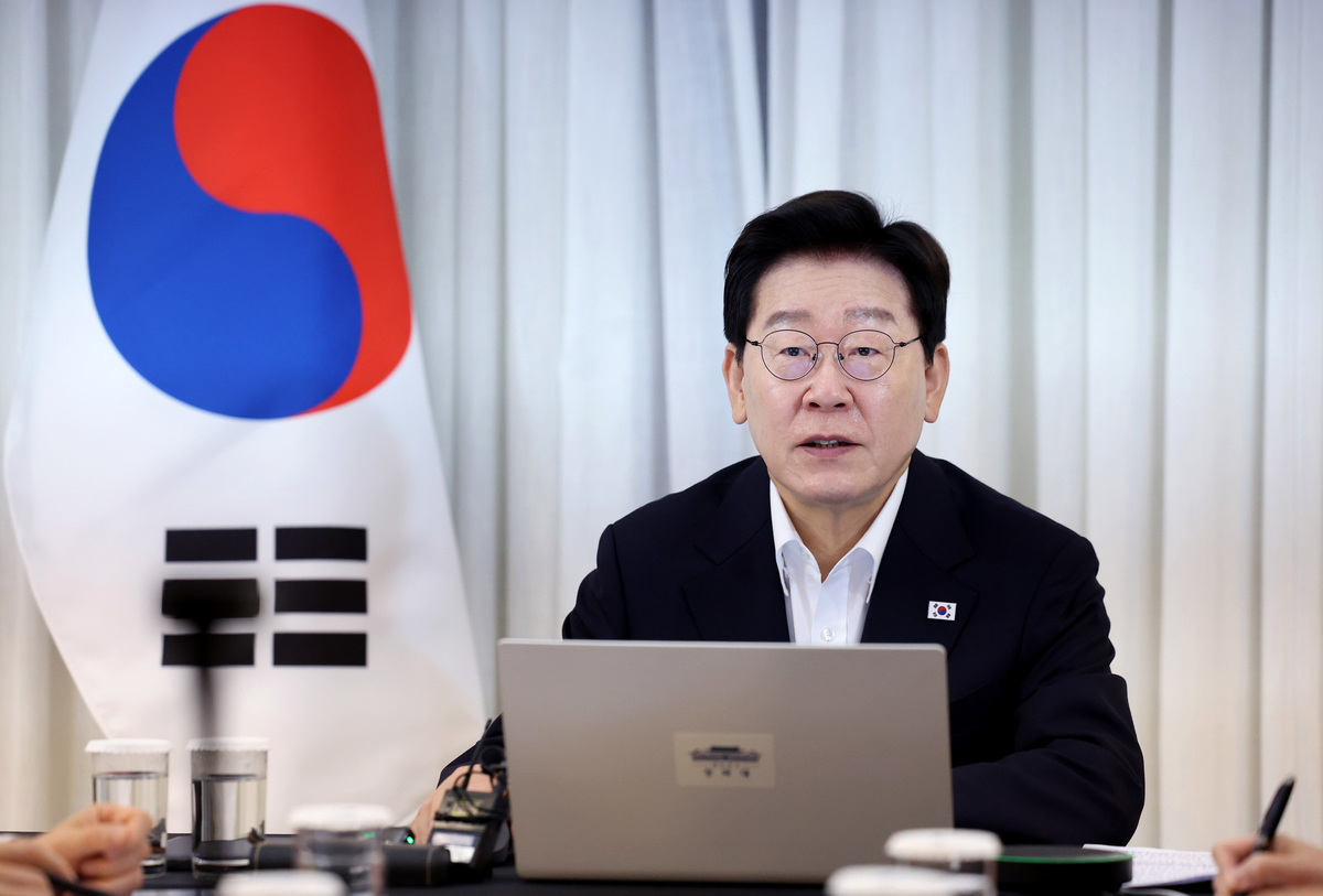 남미 순방 중인 이재명 대통령이 27일&nbsp;브라질 브라질리아의 한 호텔에서 열린 대통령수석보좌관회의에서 발언하고 있다. 뉴시스