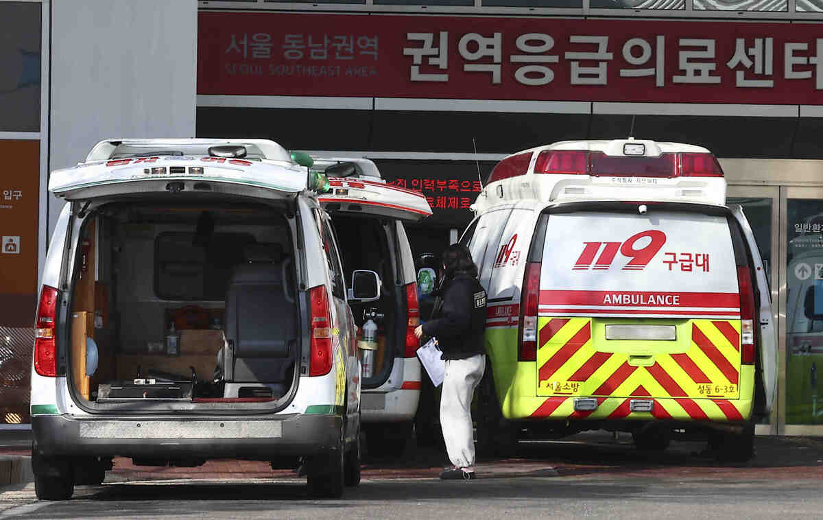 최근 서울 시내의 한 대학병원 응급실 앞에 구급차들이 대기하고 있다. 뉴시스