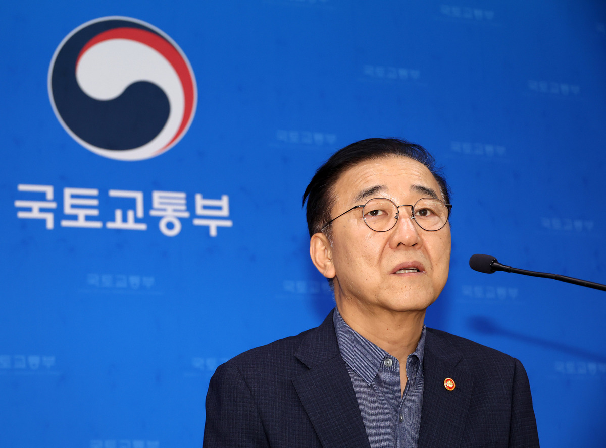 국토장관 “용산공원 전체 주택공급 검토, 추가 7.3만호 10월 발표”