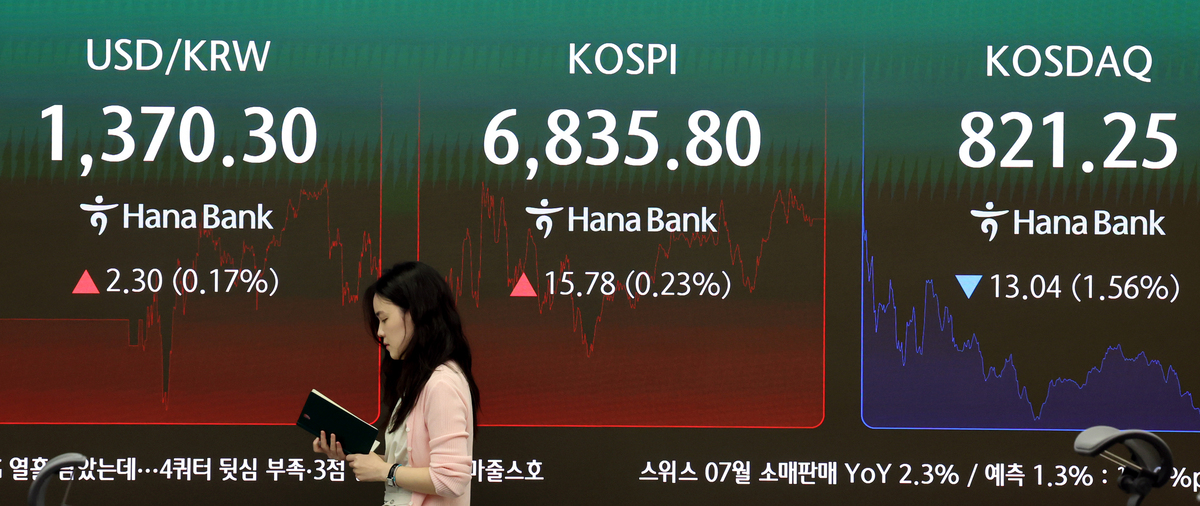 1일 오후 서울 중구 하나은행 본점 들링룸 모습. 뉴시스