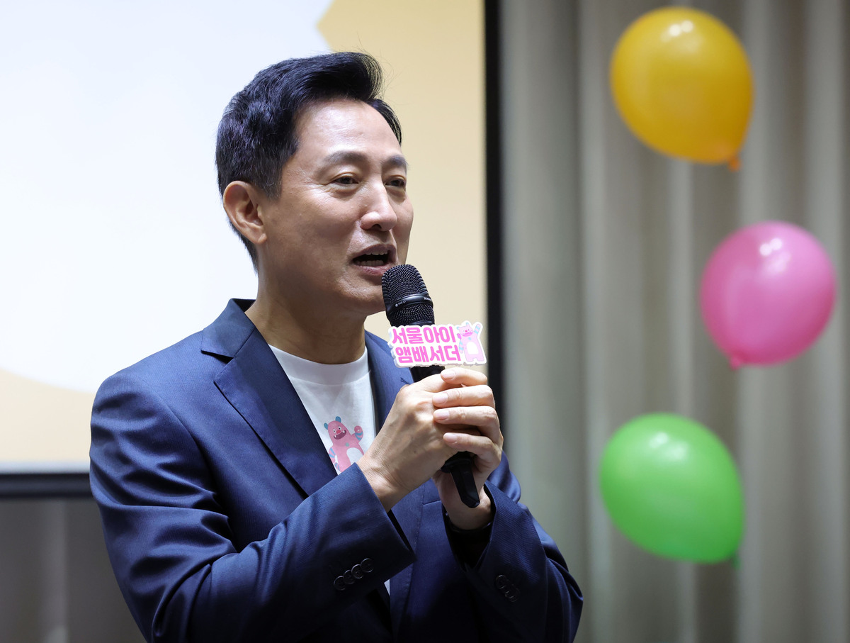 오세훈 서울시장이 7일 서울시청에서 열린 서울아이앰버서더 4기 발대식에서 격려말을 하고 있다. 뉴시스