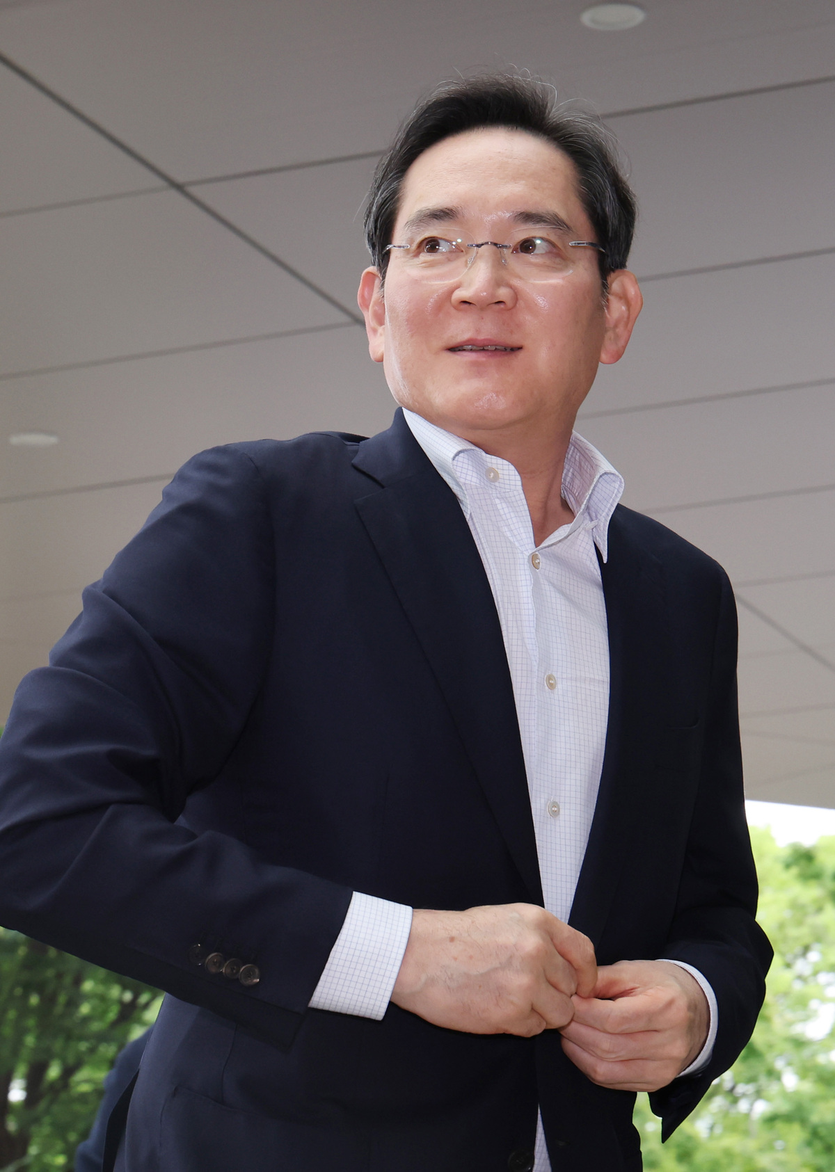 이재용 삼성전자 회장이 지난 7월 서울 강서구 김포국제공항 비즈니스센터로 출국하고 있다. 뉴시스