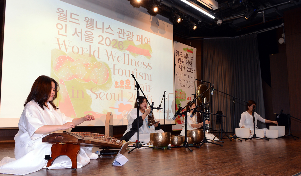 명상음악 아티스트 그룹 ‘숲의그림자’가 28일 서울 중구 은행회관에서 열린&nbsp; ‘월드 웰니스관광페어 인 서울 2026’ 공식 개막 행사에서 연주를 선보이고 있다.&nbsp;김두홍 기자&nbsp;kimdh@sportsworldi.com