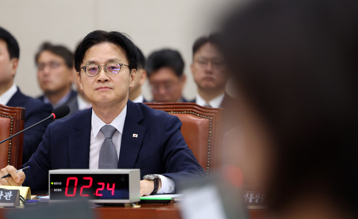 김정관 산업통상부 장관이 6일 서울 여의도 국회에서 열린 산업통상자원중소벤처기업위원회 국정감사(산업통상부)에서 의원 질의를 듣고 있다. 뉴시스