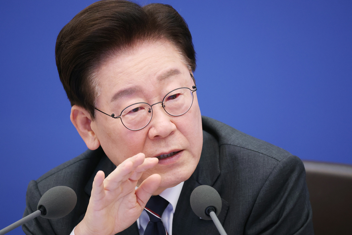 이재명 대통령이 6일 청와대에서 열린 국무회의에서 발언하고 있다.&nbsp;뉴시스